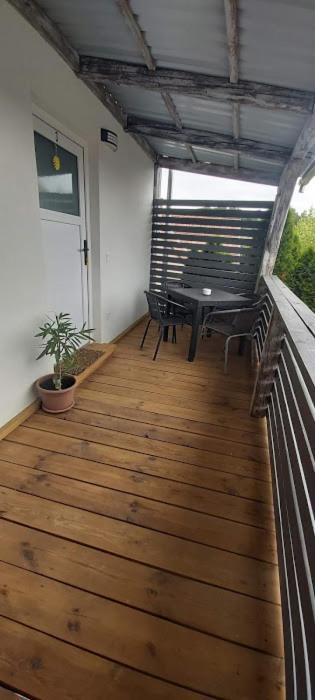 Koller Apartmanhaz Sarvar Luaran gambar