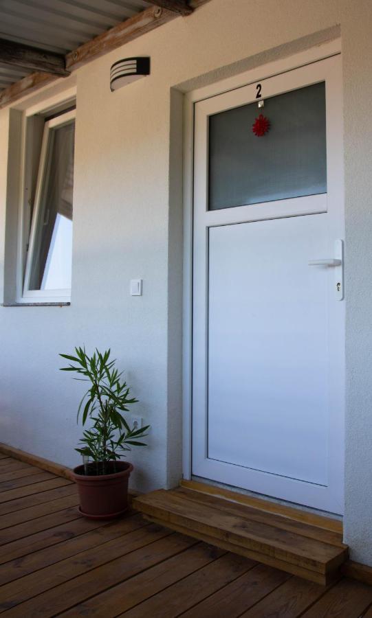 Koller Apartmanhaz Sarvar Luaran gambar