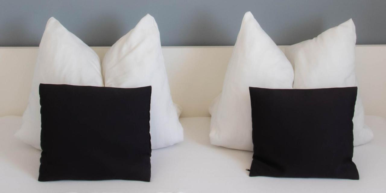 Koller Apartmanhaz Sarvar Luaran gambar