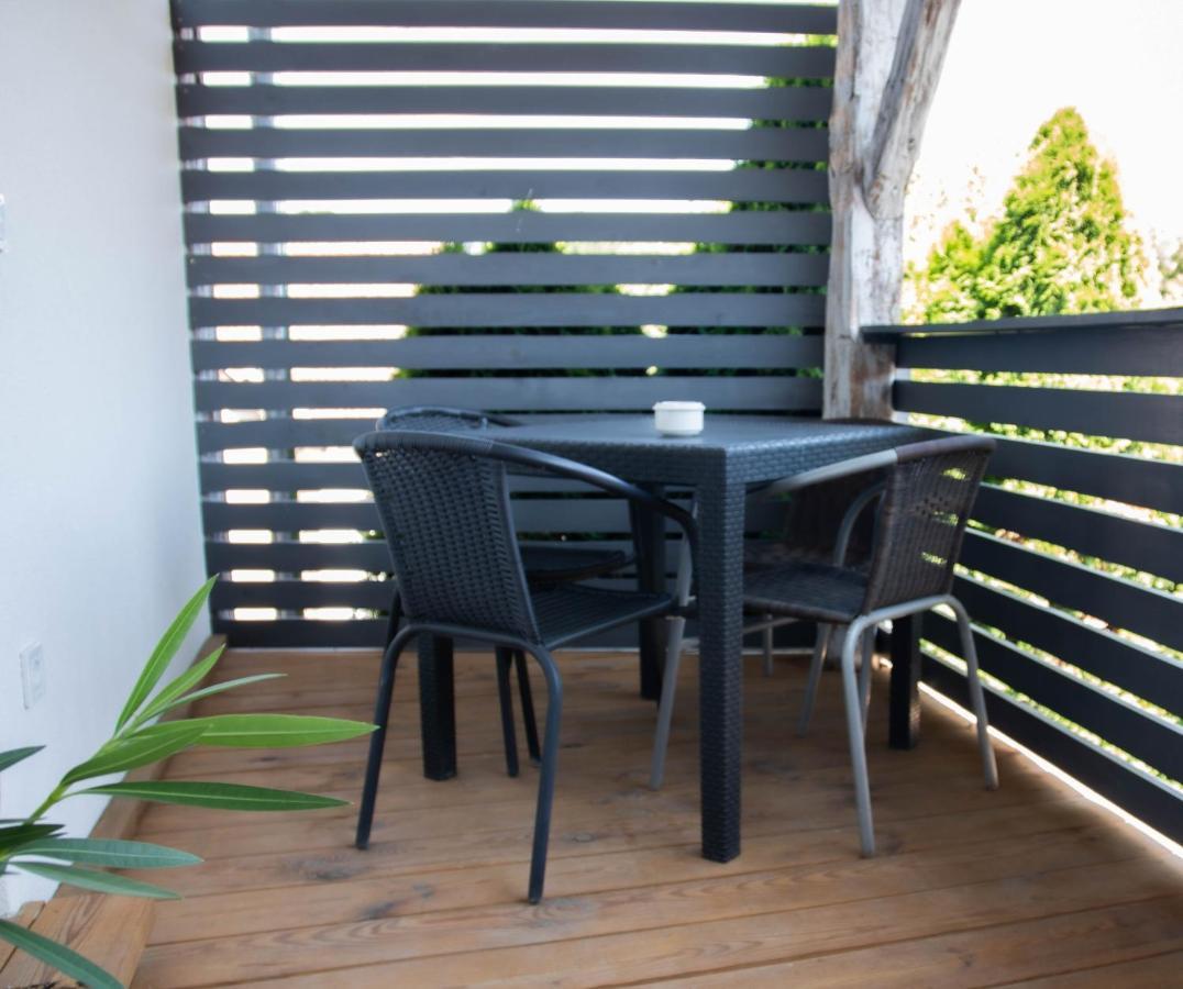 Koller Apartmanhaz Sarvar Luaran gambar