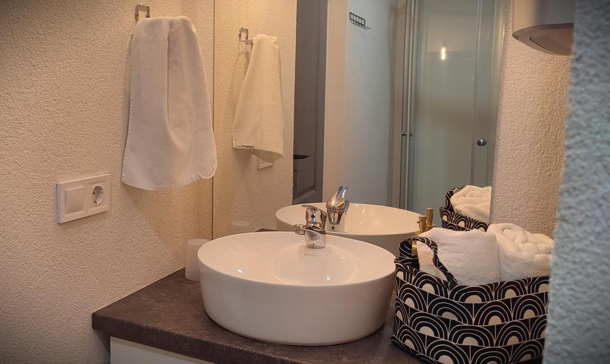 Koller Apartmanhaz Sarvar Luaran gambar