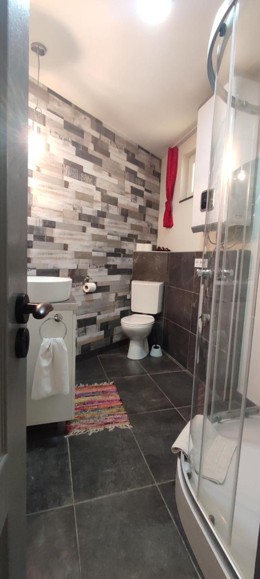 Koller Apartmanhaz Sarvar Luaran gambar